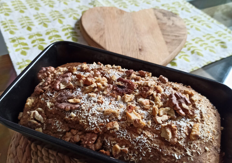 Pan de plátano de espelta con nueces tostadas